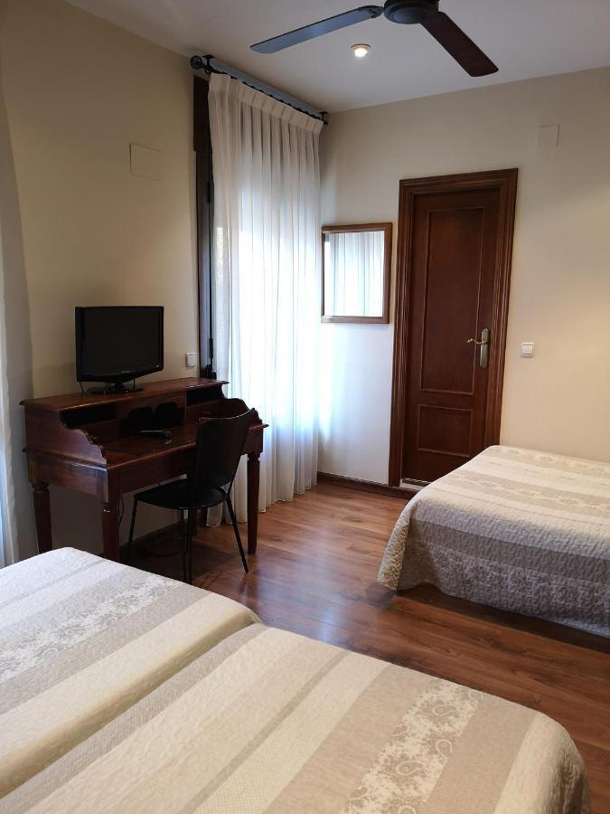 Hostal Plaza Сеговия Экстерьер фото