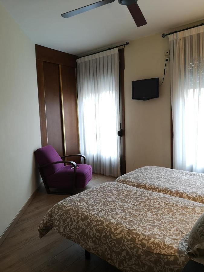Hostal Plaza Сеговия Экстерьер фото