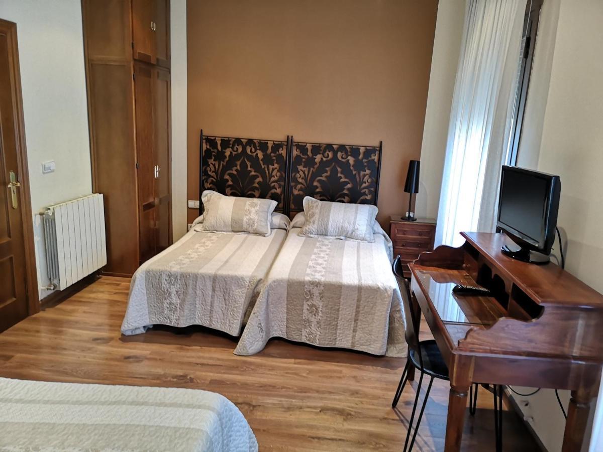 Hostal Plaza Сеговия Экстерьер фото