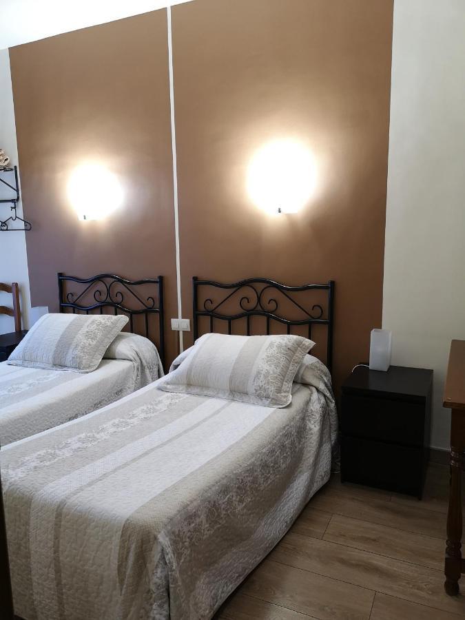 Hostal Plaza Сеговия Экстерьер фото