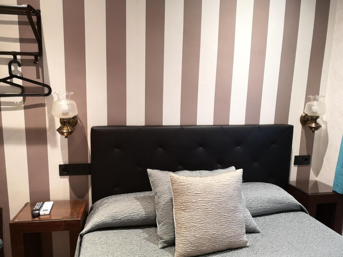 Hostal Plaza Сеговия Экстерьер фото