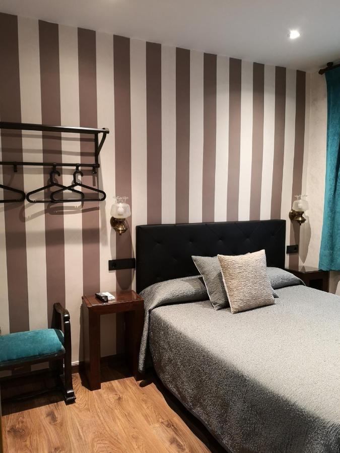 Hostal Plaza Сеговия Экстерьер фото