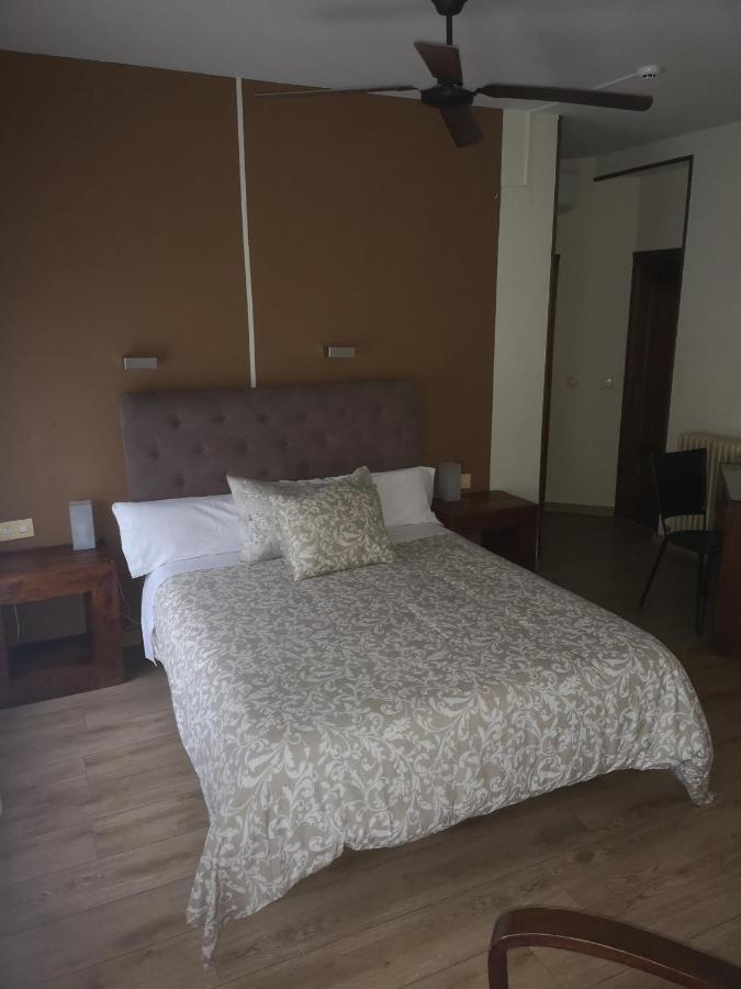 Hostal Plaza Сеговия Экстерьер фото