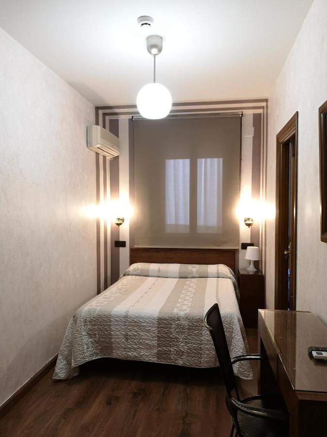 Hostal Plaza Сеговия Экстерьер фото