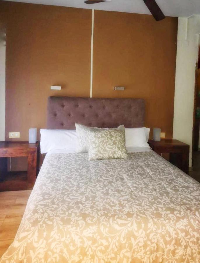 Hostal Plaza Сеговия Экстерьер фото