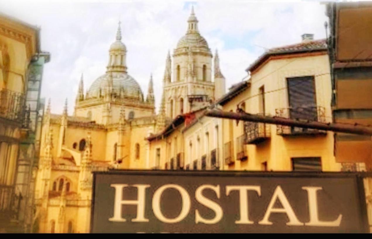 Hostal Plaza Сеговия Экстерьер фото